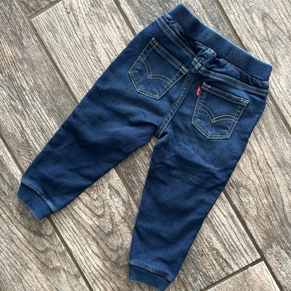 Levi’s toddler baby bundle lot jogger jeans T-shirt top 💙 - Picture 6 of 6